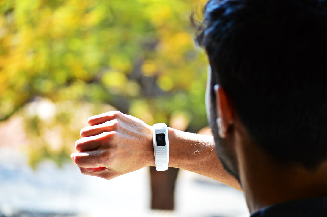 How a Smartwatch Fitness Tracker Helps Your Daily Health